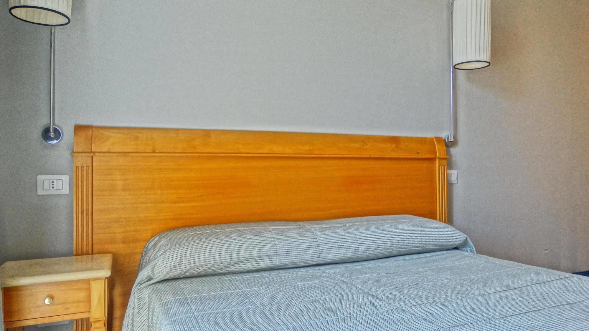 רומא Hotel Dei Quiriti מראה חיצוני תמונה