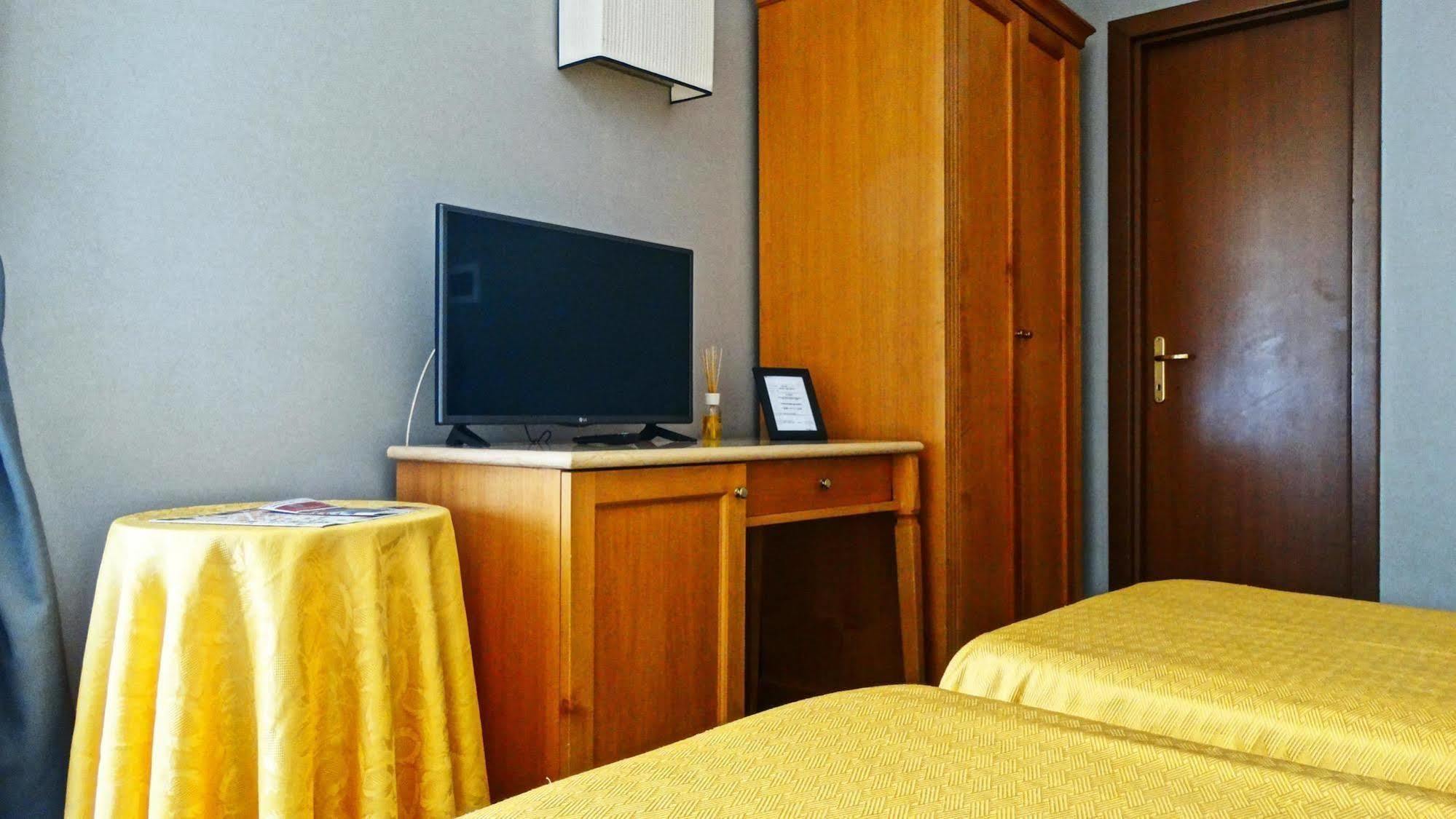 רומא Hotel Dei Quiriti מראה חיצוני תמונה