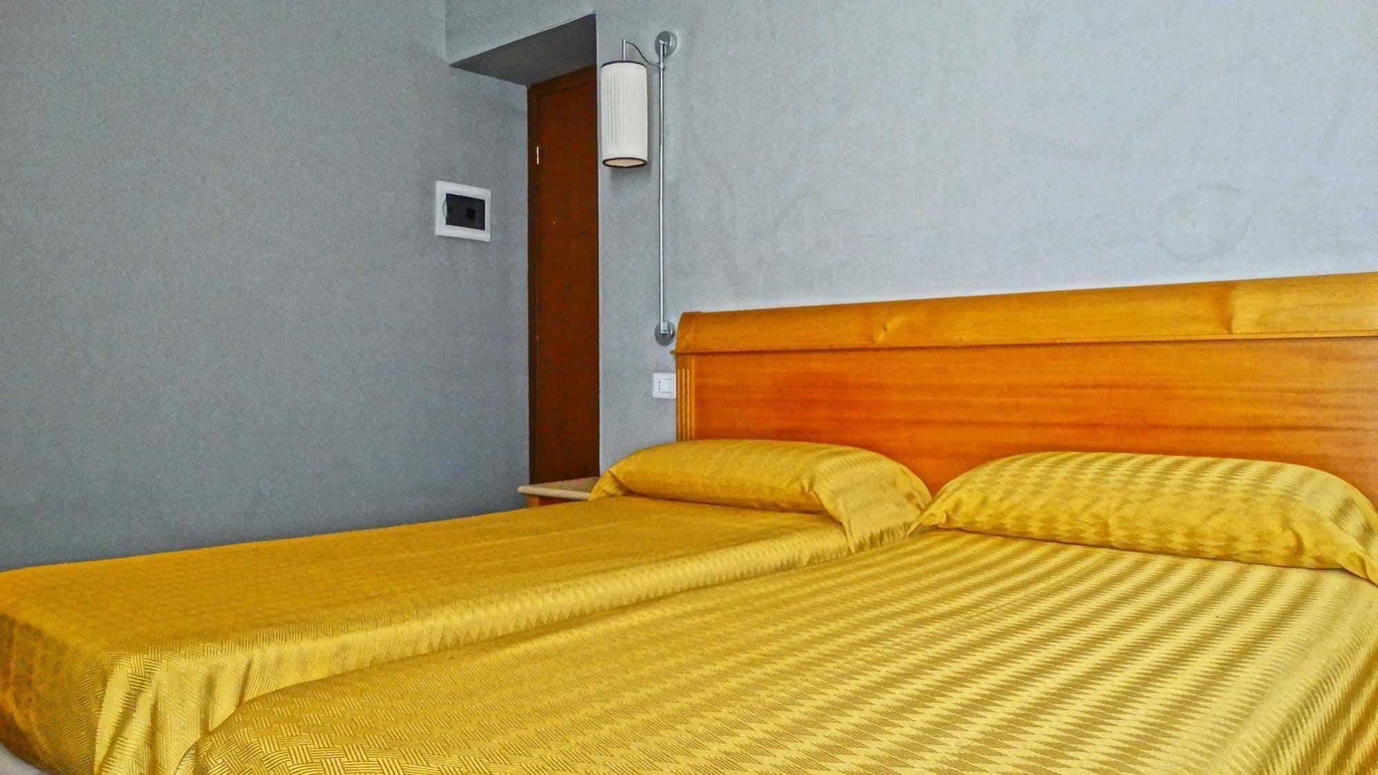 רומא Hotel Dei Quiriti מראה חיצוני תמונה