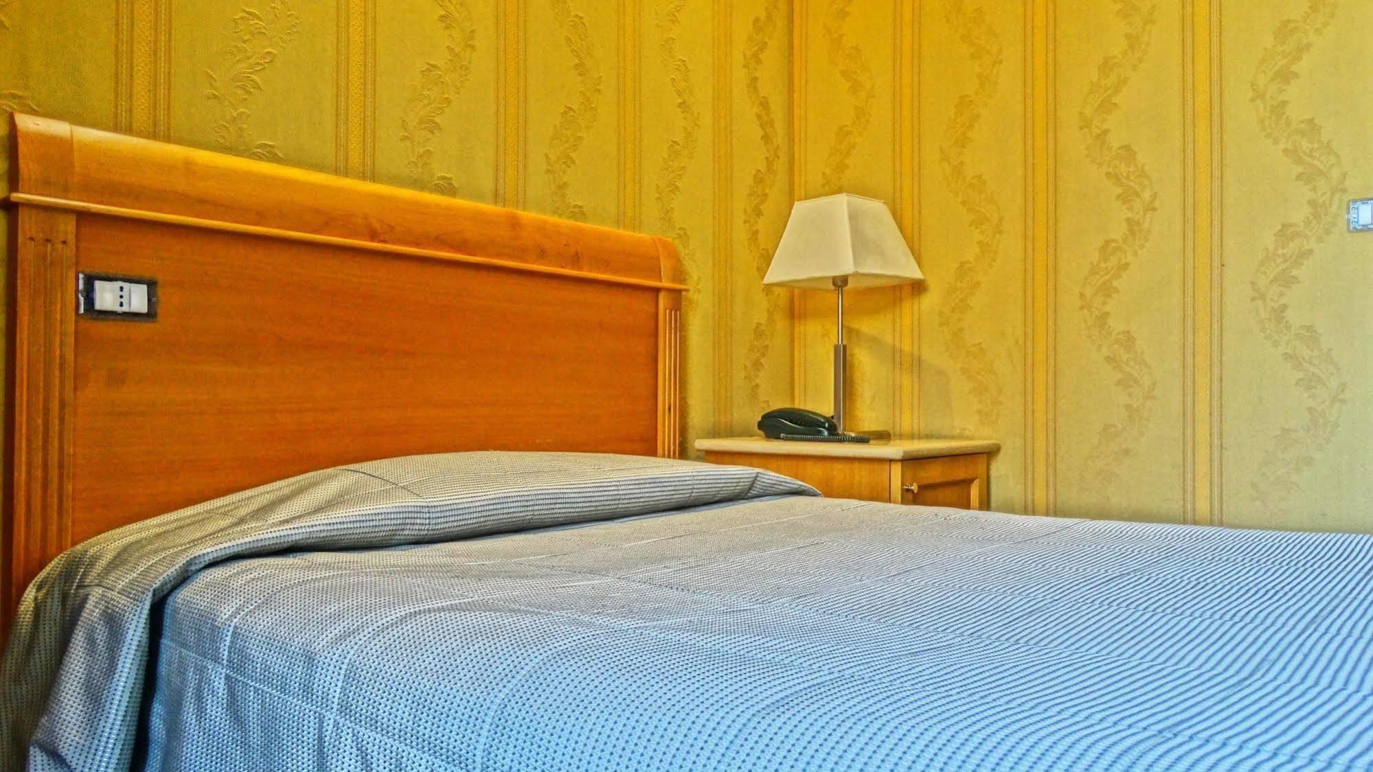 רומא Hotel Dei Quiriti מראה חיצוני תמונה